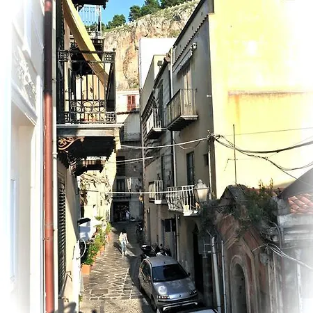 Domus Osterio Magno *